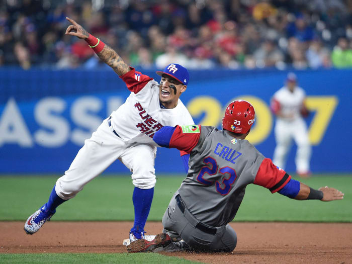 javy-baez-tag-wbc2.jpg